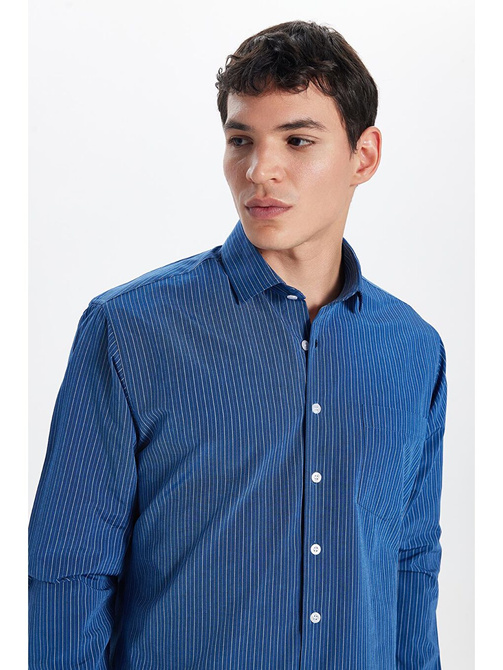 Karışık Erkek Regular Fit Klasik Kesim İnce Çizgili Pamuklu Kravatlık Yaka Gömlek