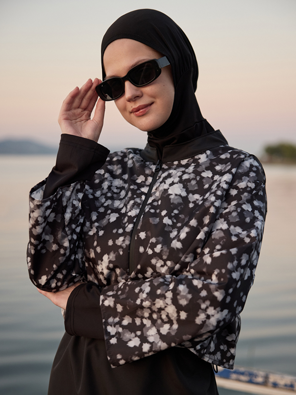 Kadın Tesettür Beyaz Nokta Fırça Baskılı Tam Kapalı 3 Parça Mayo Takımı-1