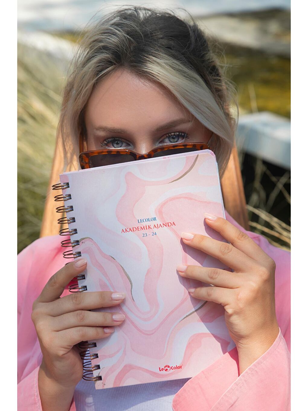 17 Aylık Akademik Ajanda 17x24 Spiralli 23/24 Stickerlı Marble