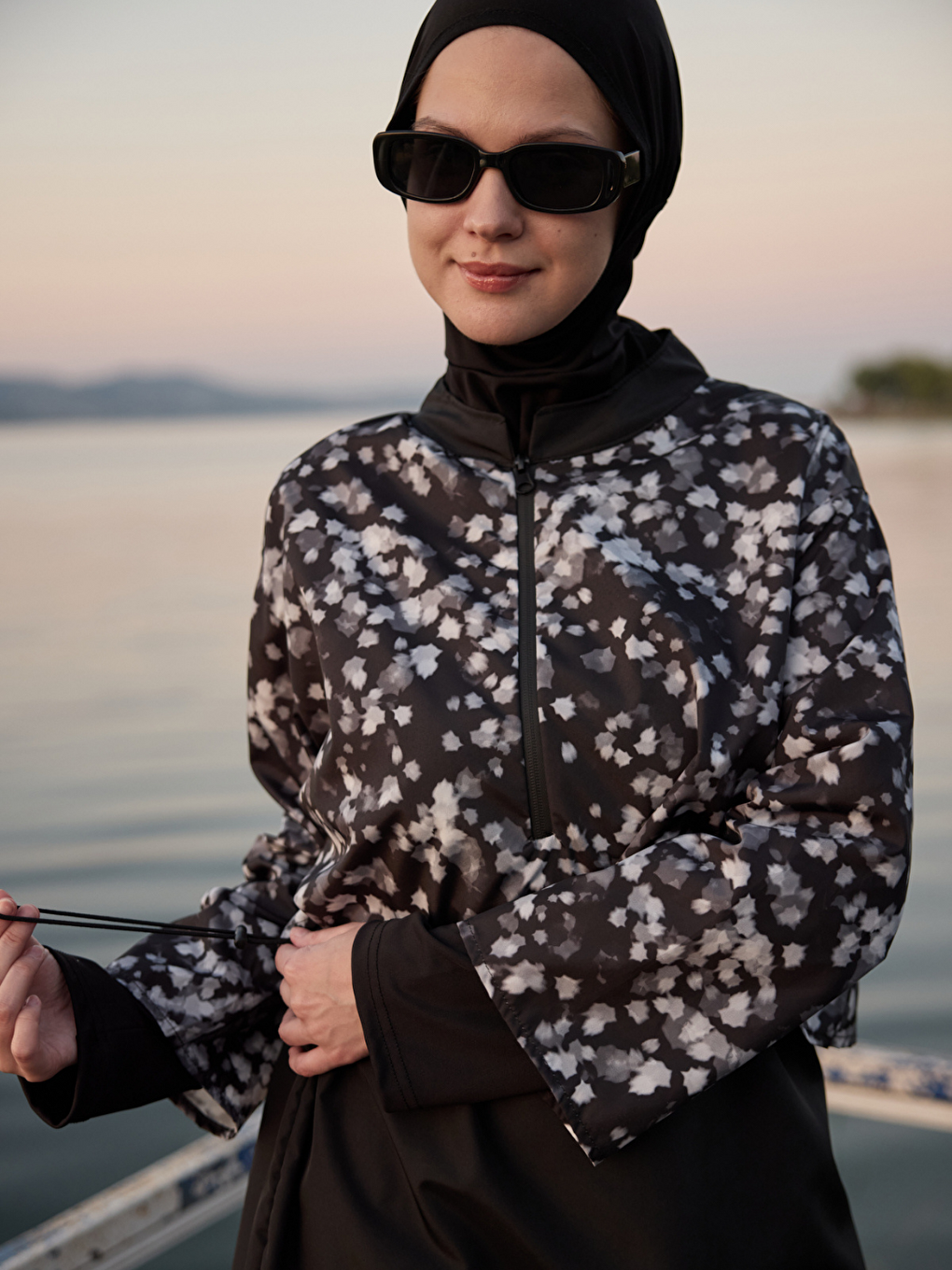 Kadın Tesettür Beyaz Nokta Fırça Baskılı Tam Kapalı 3 Parça Mayo Takımı-2