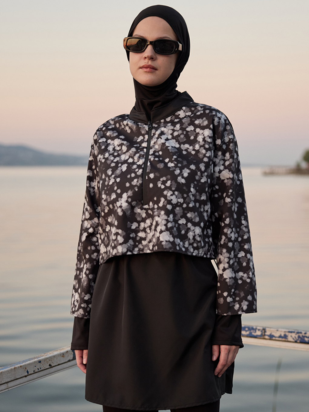 Kadın Tesettür Beyaz Nokta Fırça Baskılı Tam Kapalı 3 Parça Mayo Takımı-4