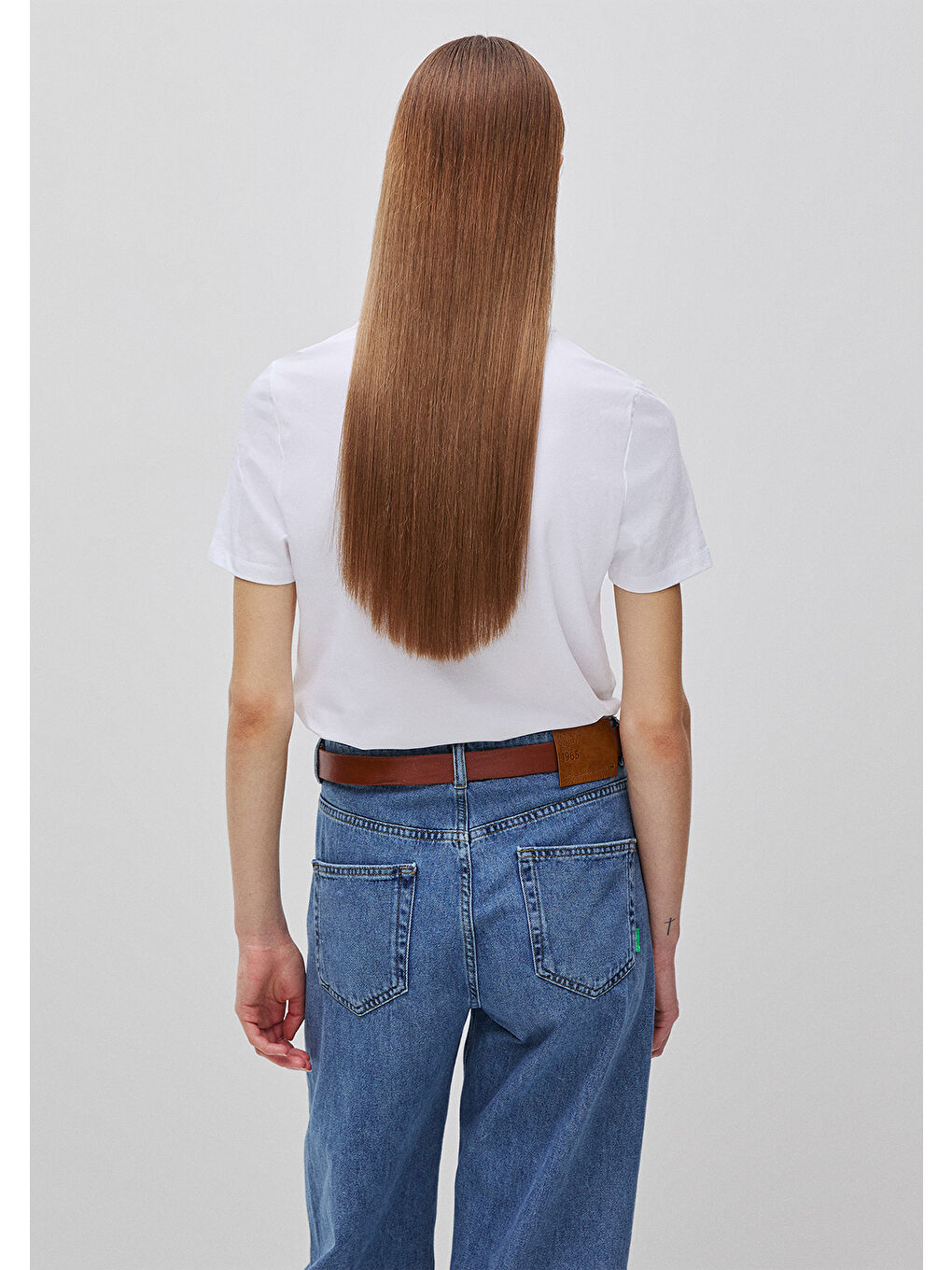 Kadın Beyaz Pamuk Karışımlı Önü İşlemeli Bisiklet Yaka T-Shirt-2