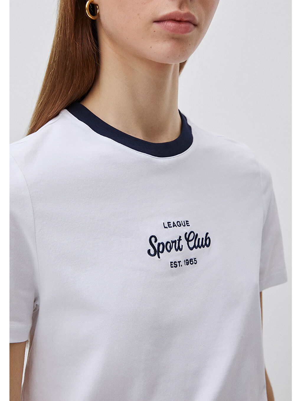 Kadın Beyaz Pamuk Karışımlı Önü İşlemeli Bisiklet Yaka T-Shirt-5