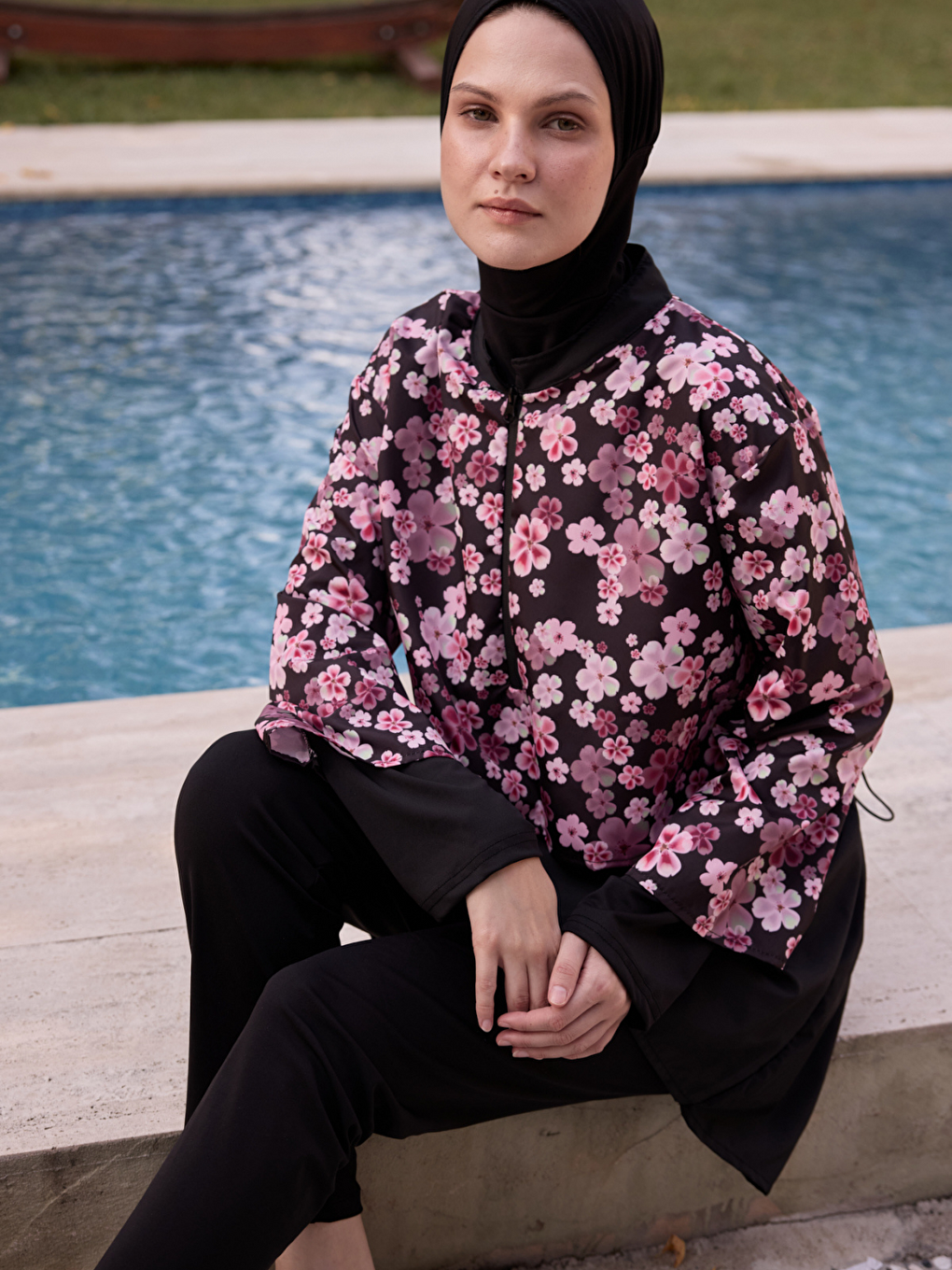 Kadın Tesettür Canlı Pembe Yonca Baskılı Tam Kapalı 3 Parça Mayo Takımı-1