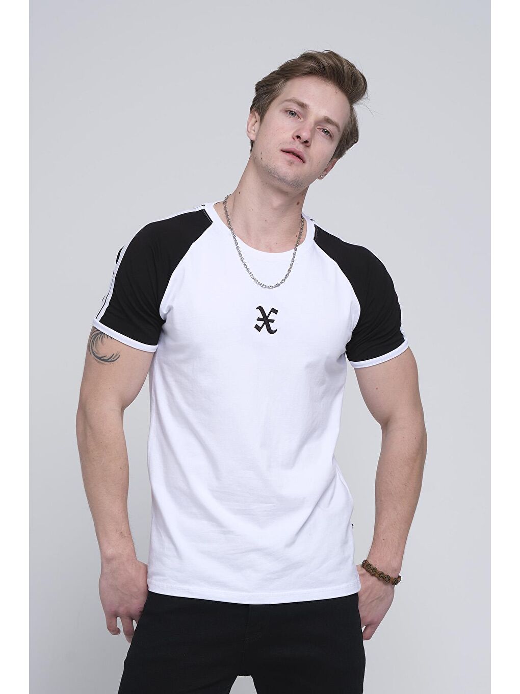 Beyaz Slim Fit Likralı Omuz Şeritli Erkek Tişört