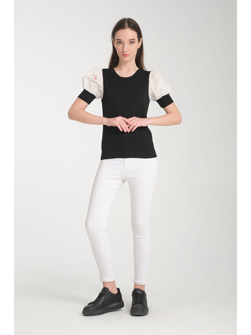 Siyah Kadın Kolu Nakışlı Bluz 5857-1