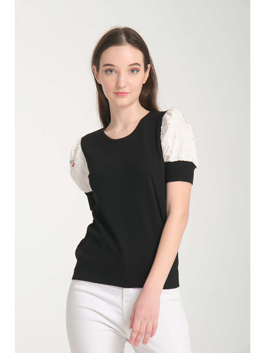 Siyah Kadın Kolu Nakışlı Bluz 5857-4