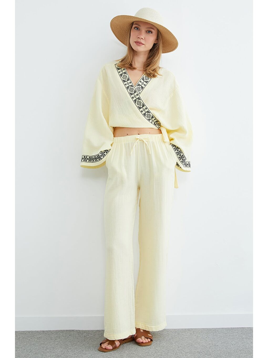 Sarı Beli Lastikli Cepli Müslin Kumaş Pantolon
