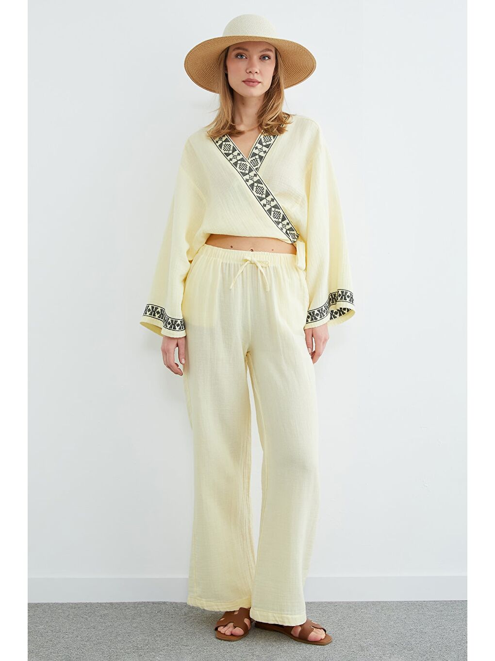 Sarı Beli Lastikli Cepli Müslin Kumaş Pantolon-1