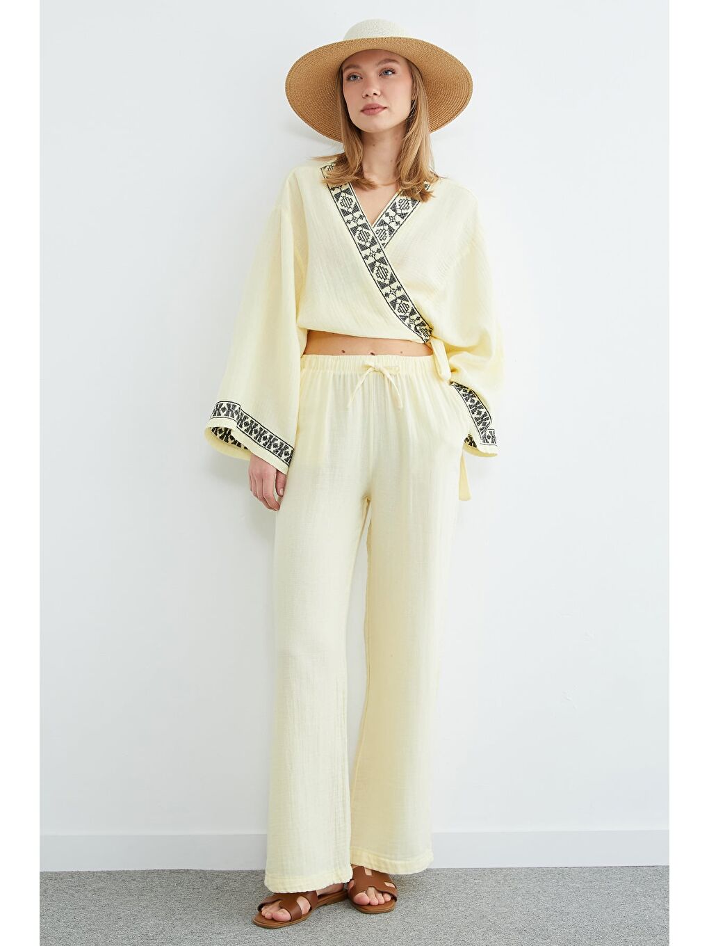 Sarı Beli Lastikli Cepli Müslin Kumaş Pantolon-2