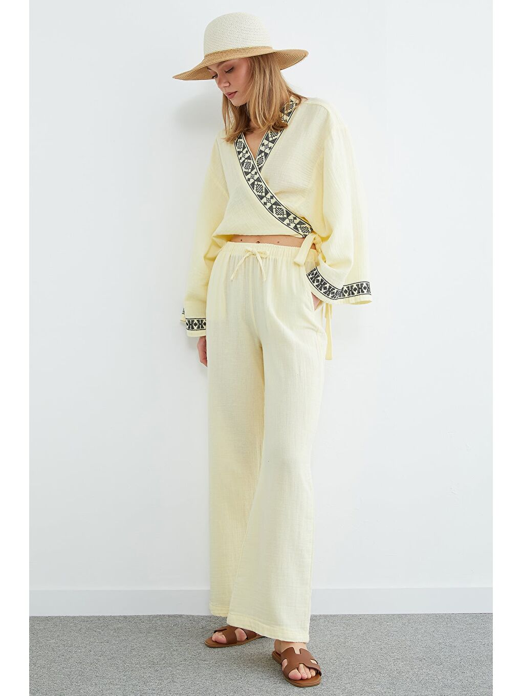 Sarı Beli Lastikli Cepli Müslin Kumaş Pantolon-3