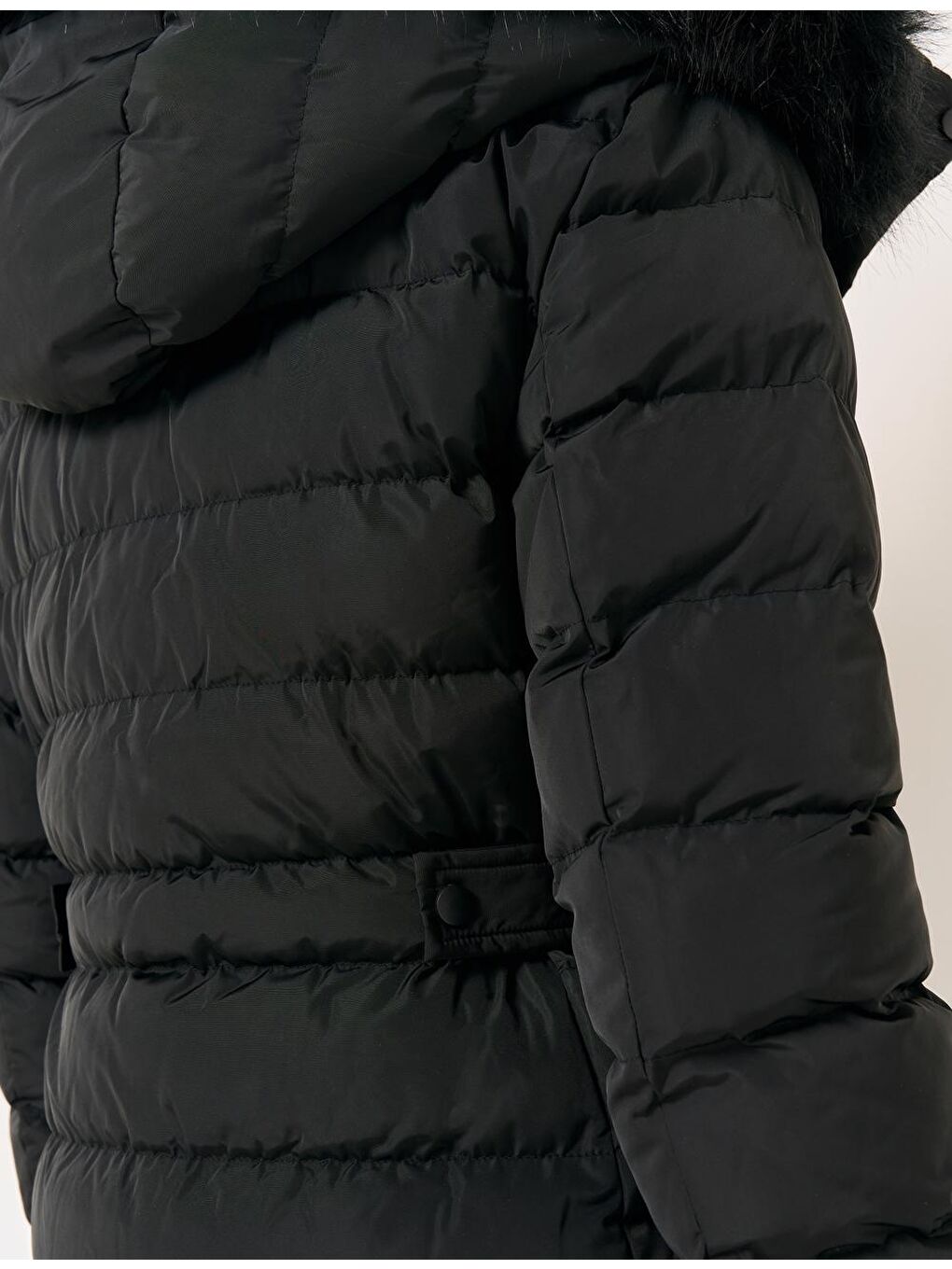 Siyah Dik Yaka Fermuarlı Kapüşonlu Şişme Kaban-5