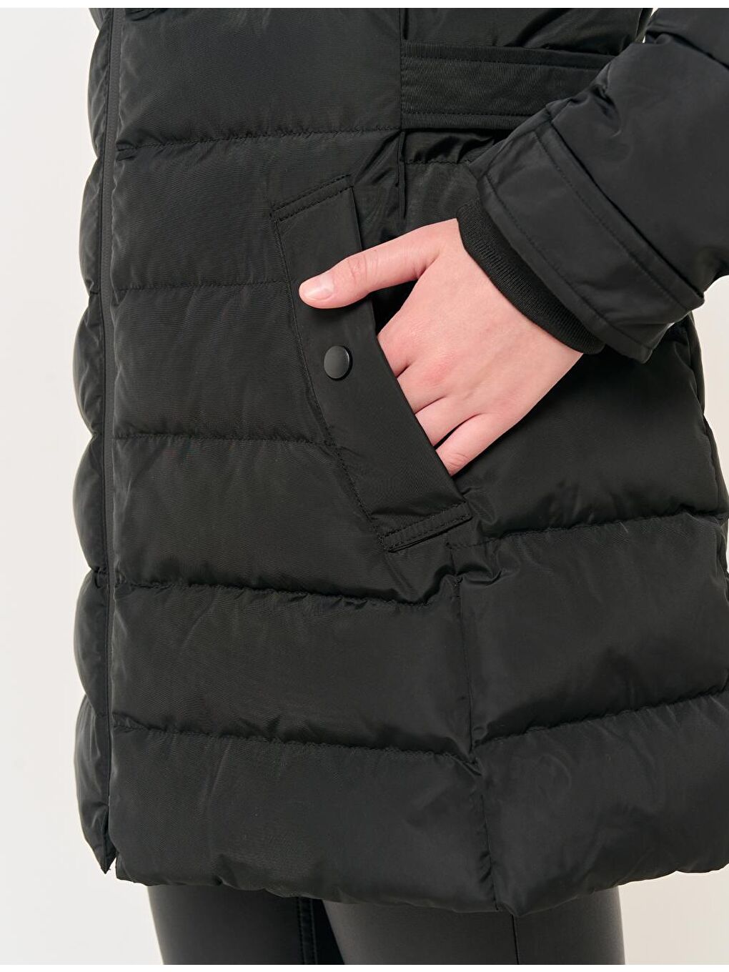 Siyah Dik Yaka Fermuarlı Kapüşonlu Şişme Kaban-6