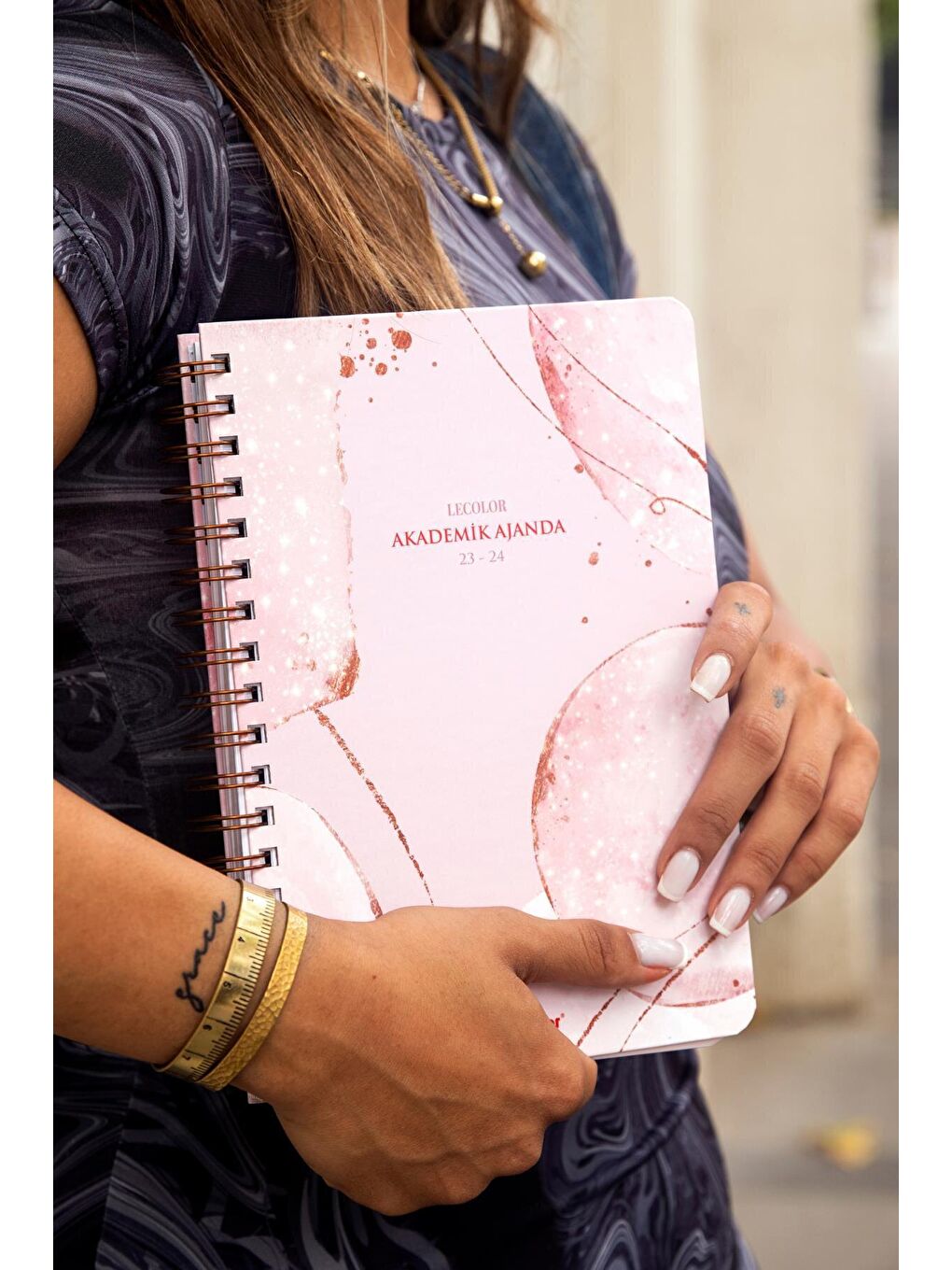 17 Aylık Akademik Ajanda 17x24 Spiralli 23/24 Stickerlı Rose Gold