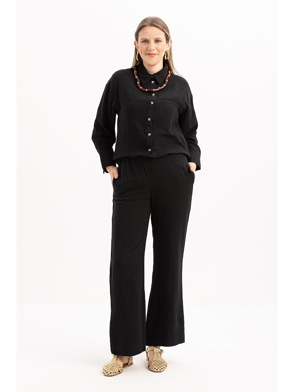 Siyah-Dikiş Detaylı Müslin Pantolonlu Takım-4