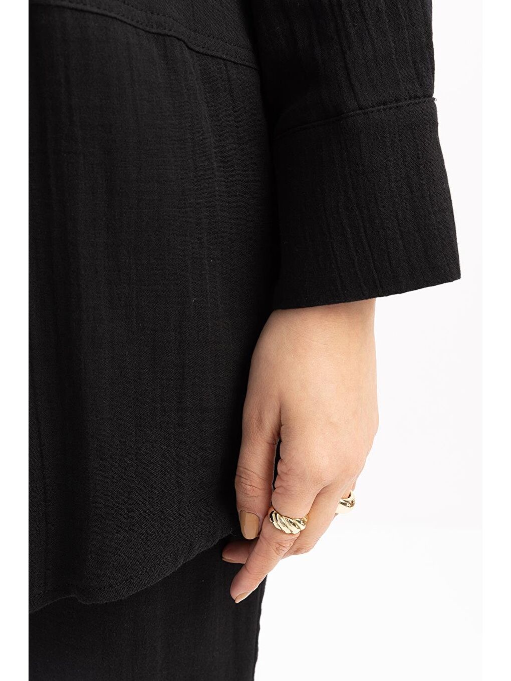 Siyah-Dikiş Detaylı Müslin Pantolonlu Takım-5