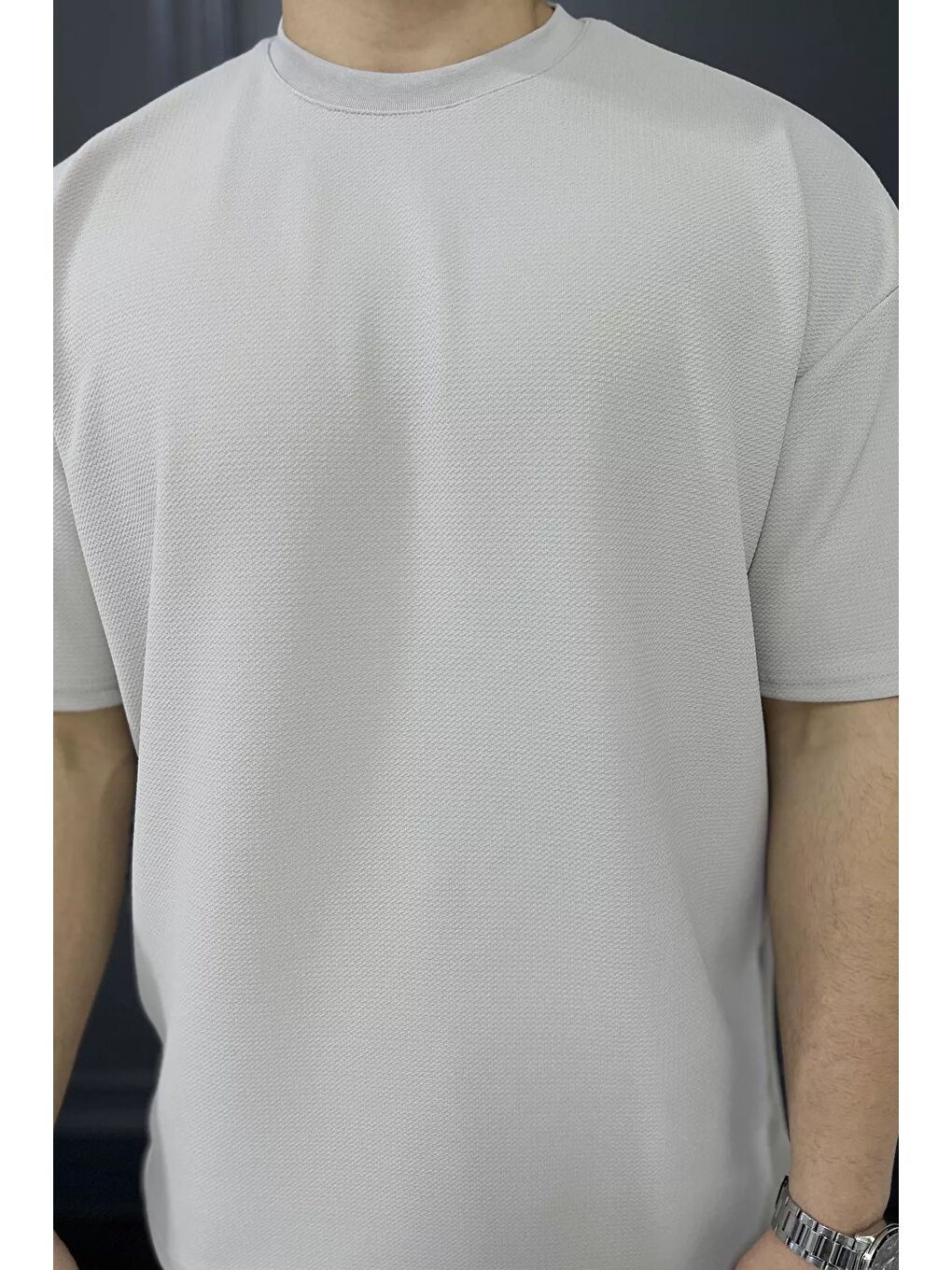 Gri Erkek Bisiklet Yaka Kendinden Desenli Tişört-3