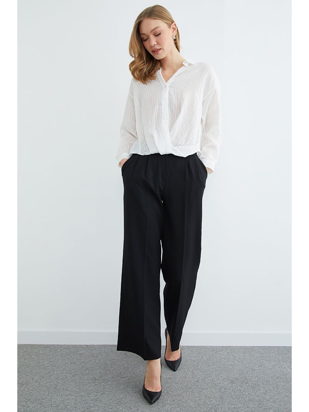 Beyaz Çizgili Önü Düğümlü Gömlek-2