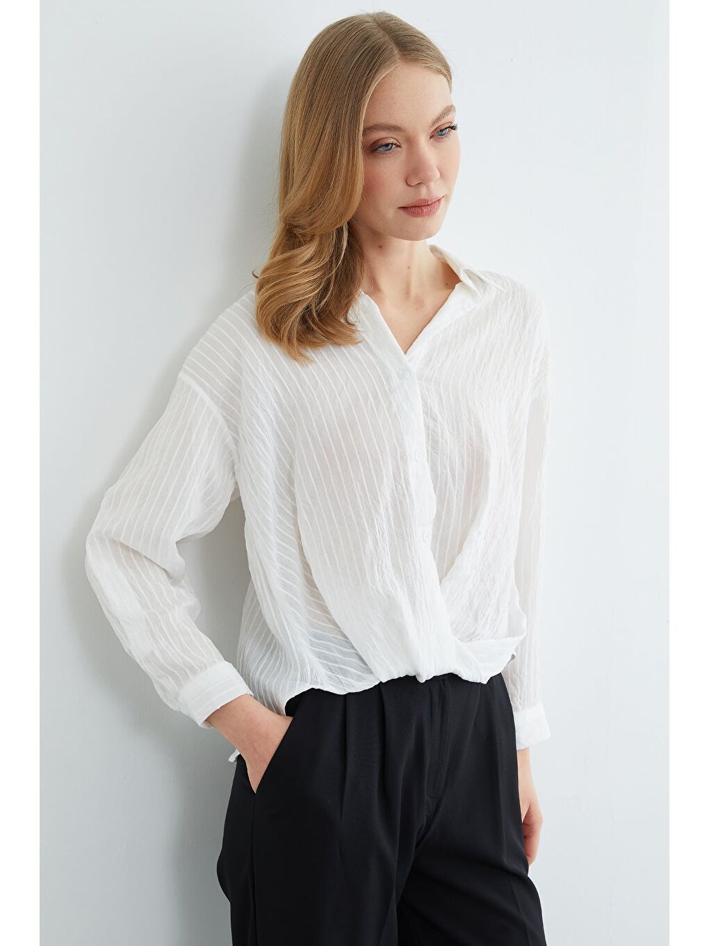 Beyaz Çizgili Önü Düğümlü Gömlek-3