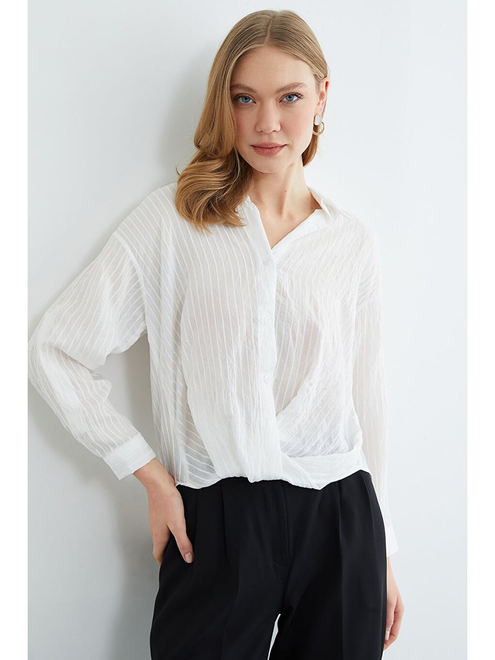 Beyaz Çizgili Önü Düğümlü Gömlek-4