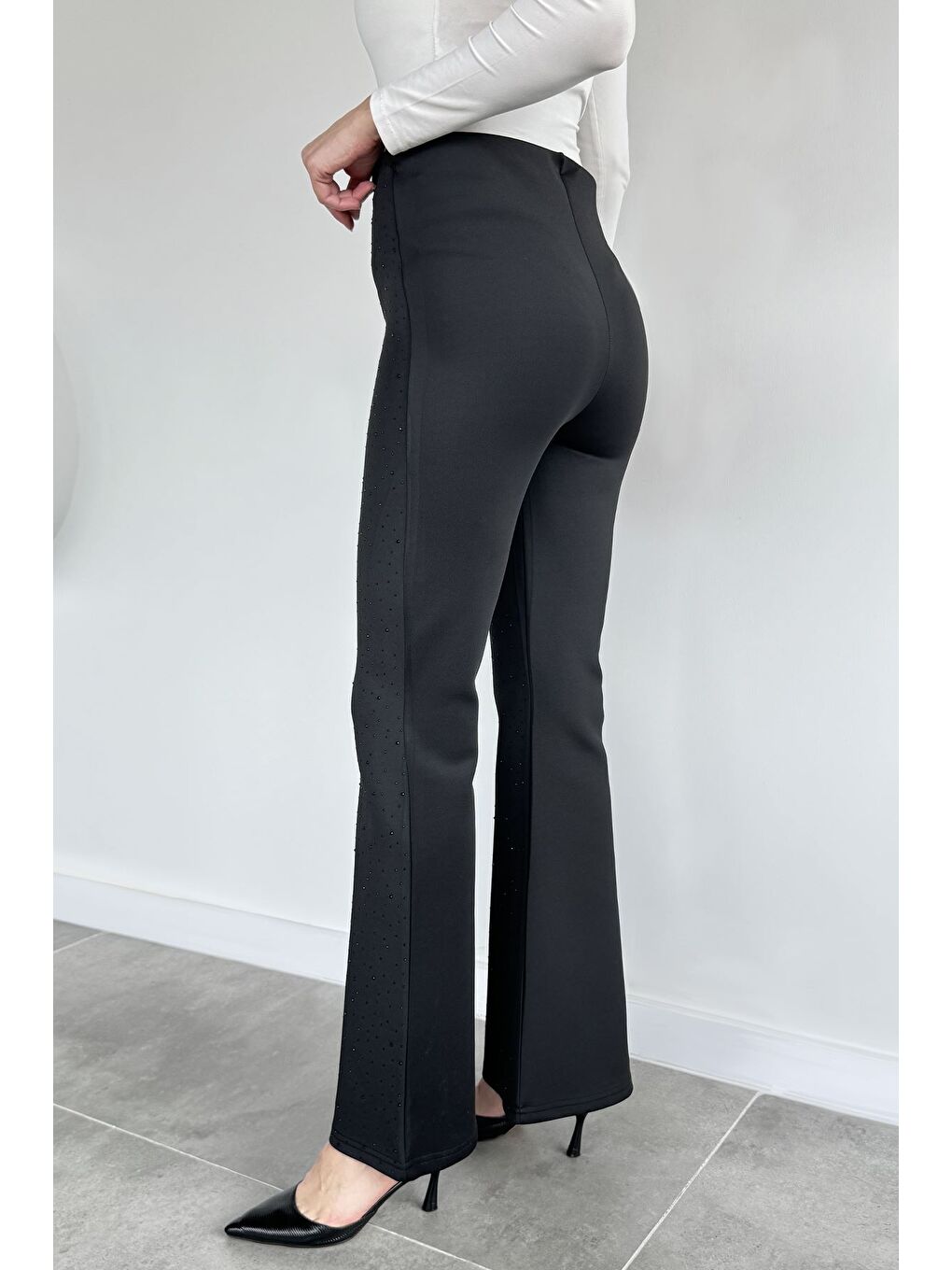 Siyah Kadın Bel Lastikli Taş İşlemeli Elastanlı İspanyol Paça Pantolon-3