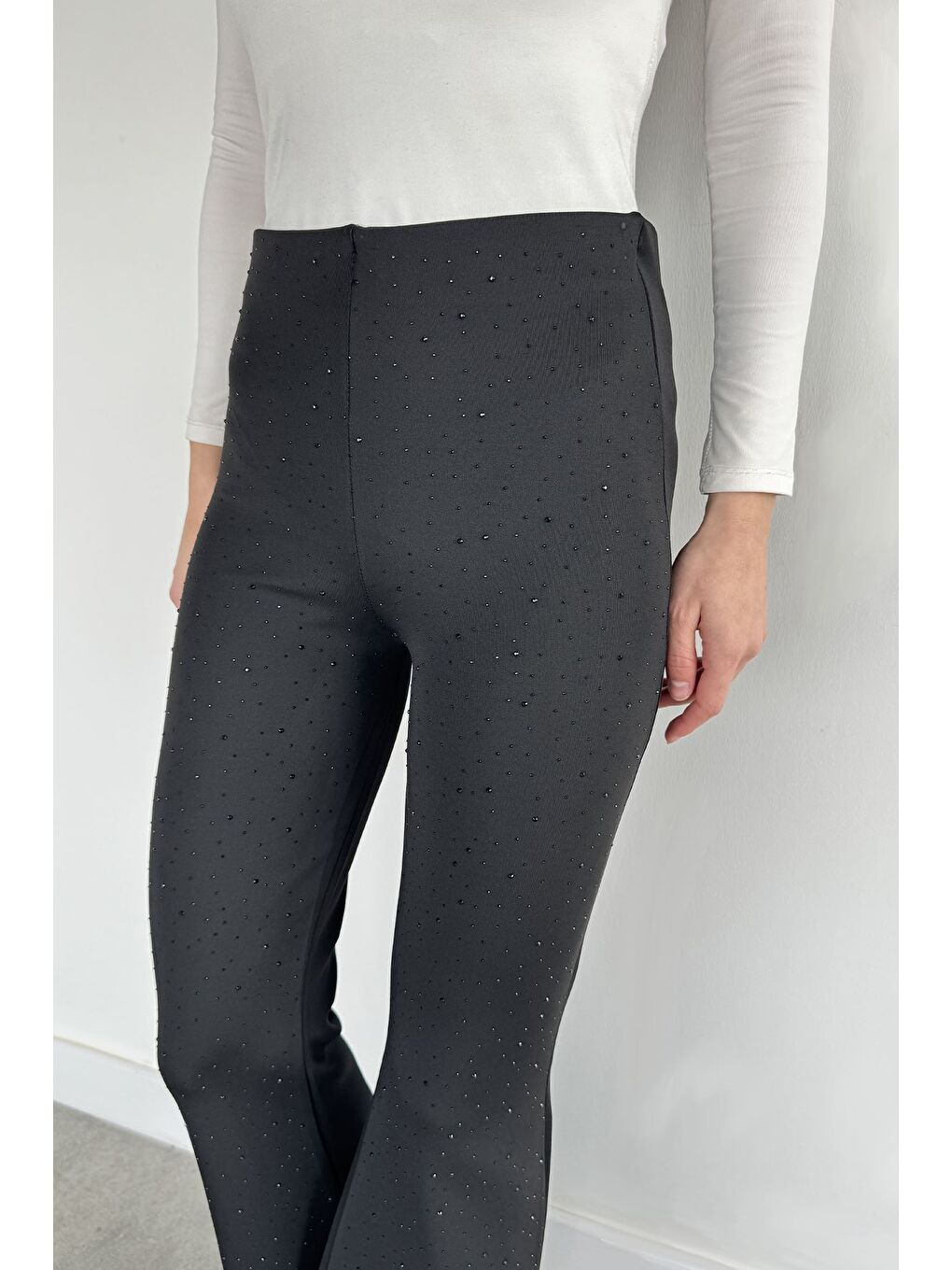 Siyah Kadın Bel Lastikli Taş İşlemeli Elastanlı İspanyol Paça Pantolon-4