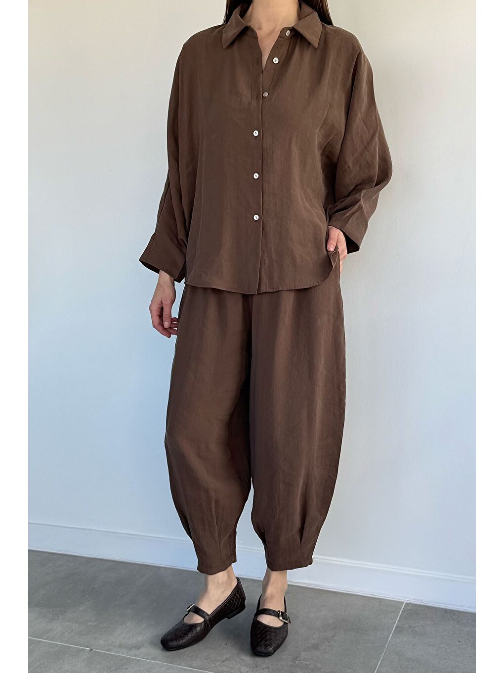 Kahverengi Perry Kadın Oversize Gömlek Havuç Pantolon İkili Takım-1