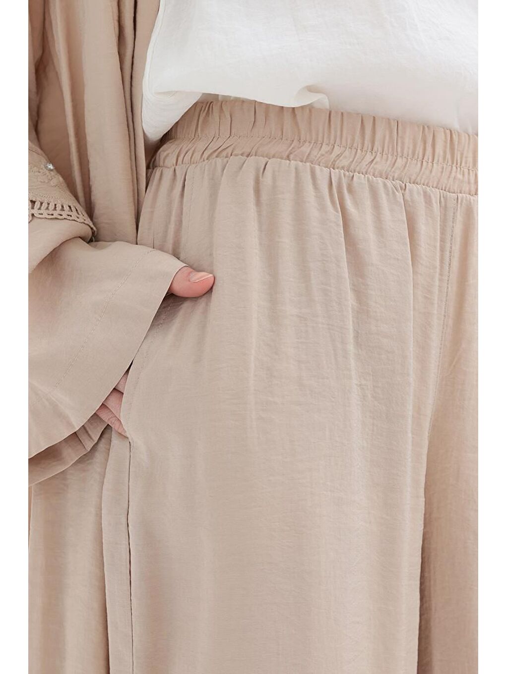 Bej-Kolu Fisto Detaylı Modal Pantolonlu Takım-6