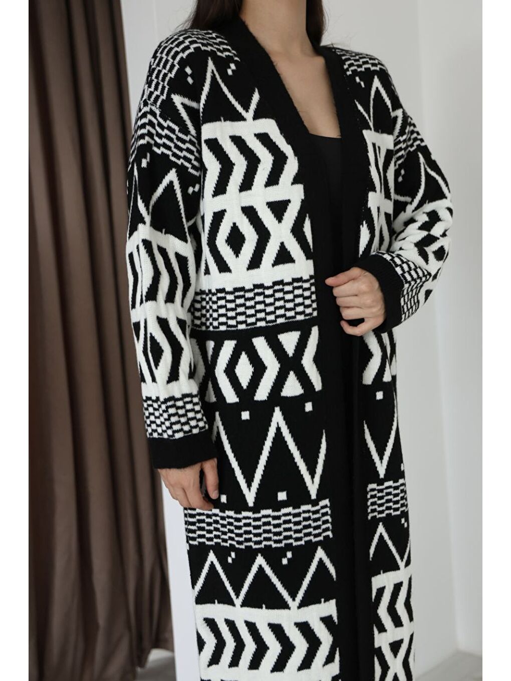 Desenli Saçaklı Uzun Boy Triko Hırka Siyah-2