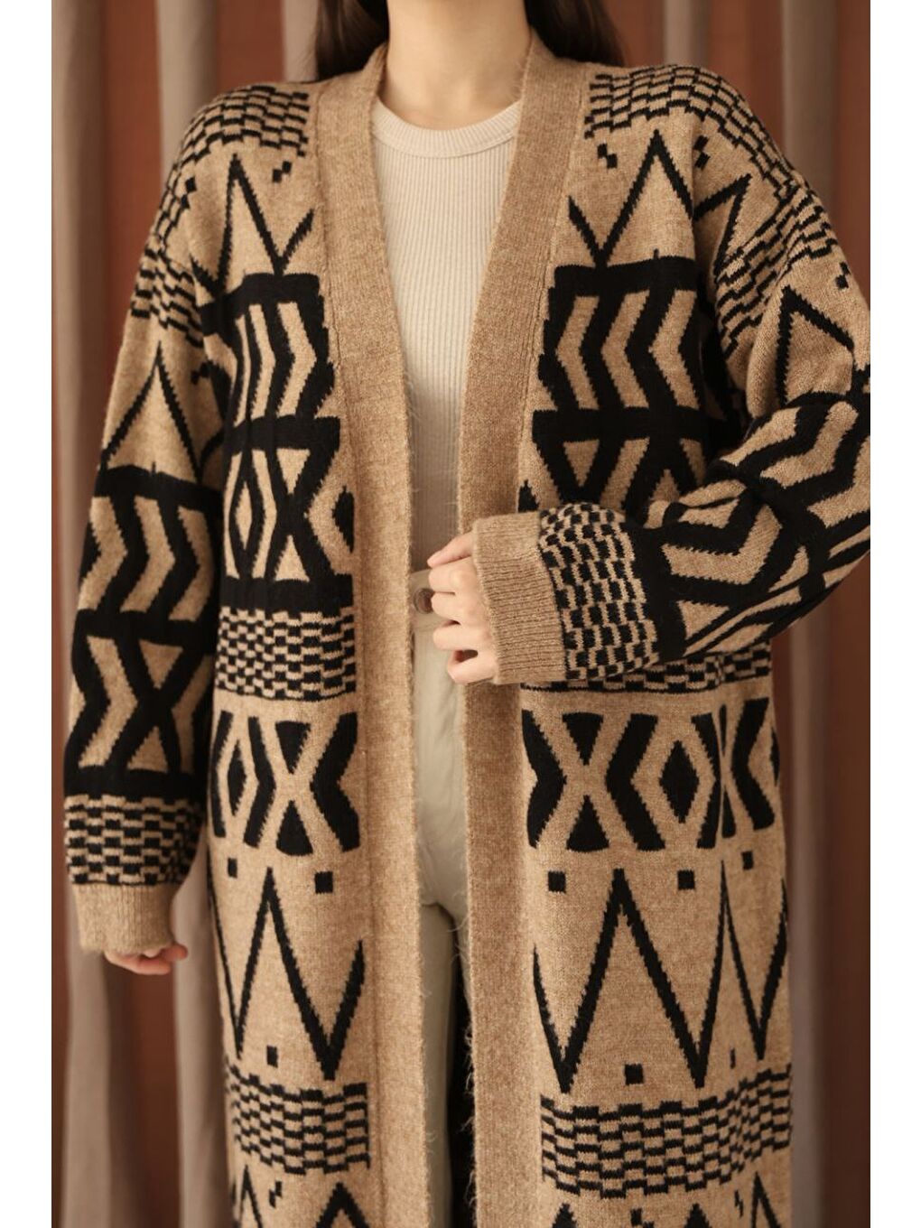 Kahverengi Desenli Saçaklı Uzun Boy Triko Hırka Kahve-4