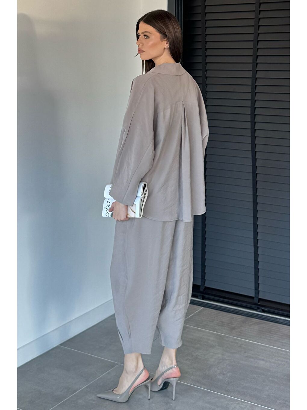 Bej Perry Kadın Oversize Gömlek Havuç Pantolon İkili Takım-4