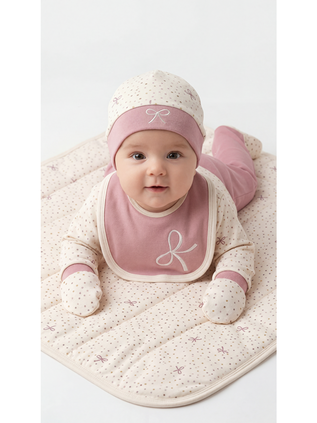 Pembe Fiyonk Desenli Bataniyeli 5'Li Kız Bebek Yenidoğan Takımı-2