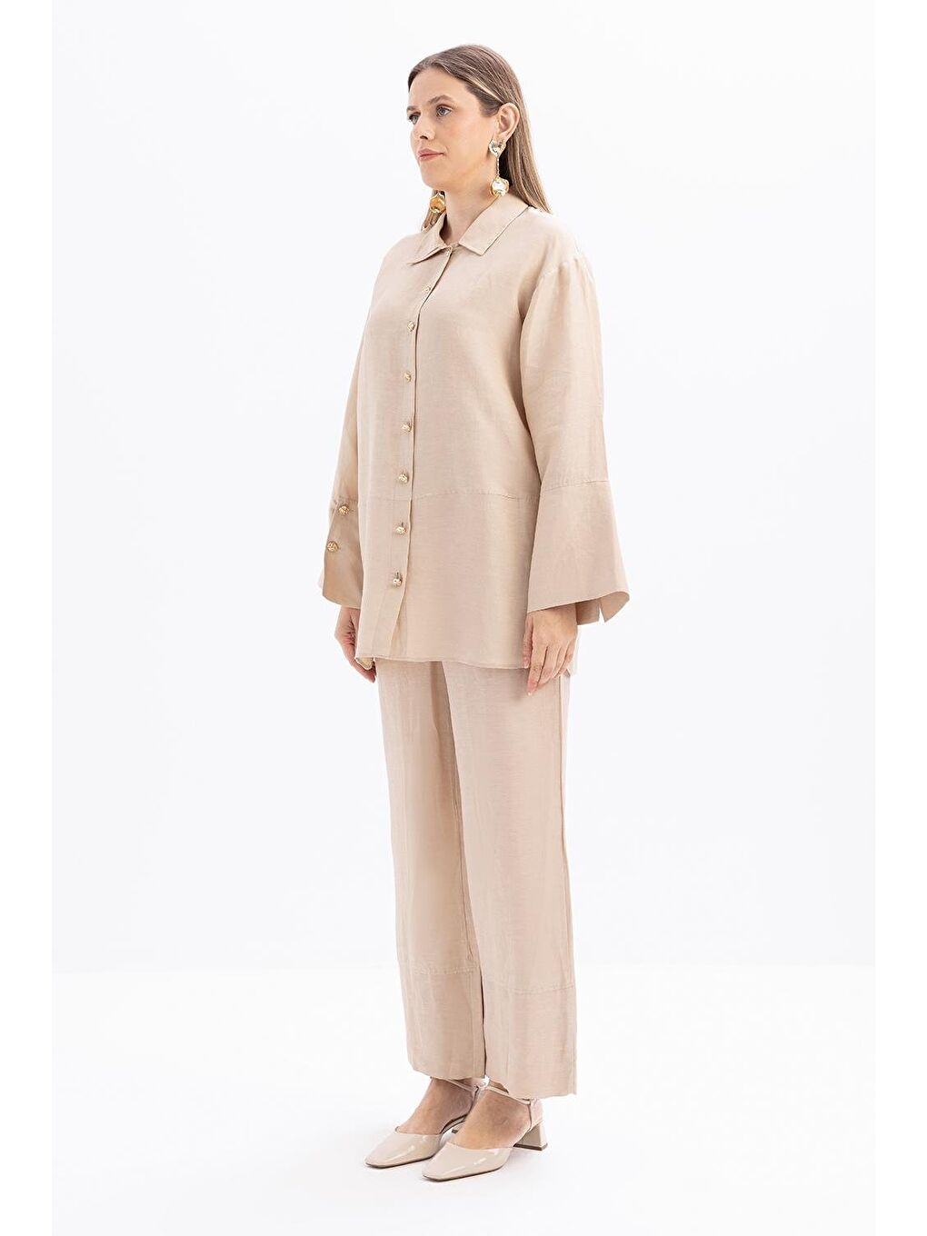 Bej-Geniş Katlamalı Yırtmaçlı Keten Pantolonlu Takım-2