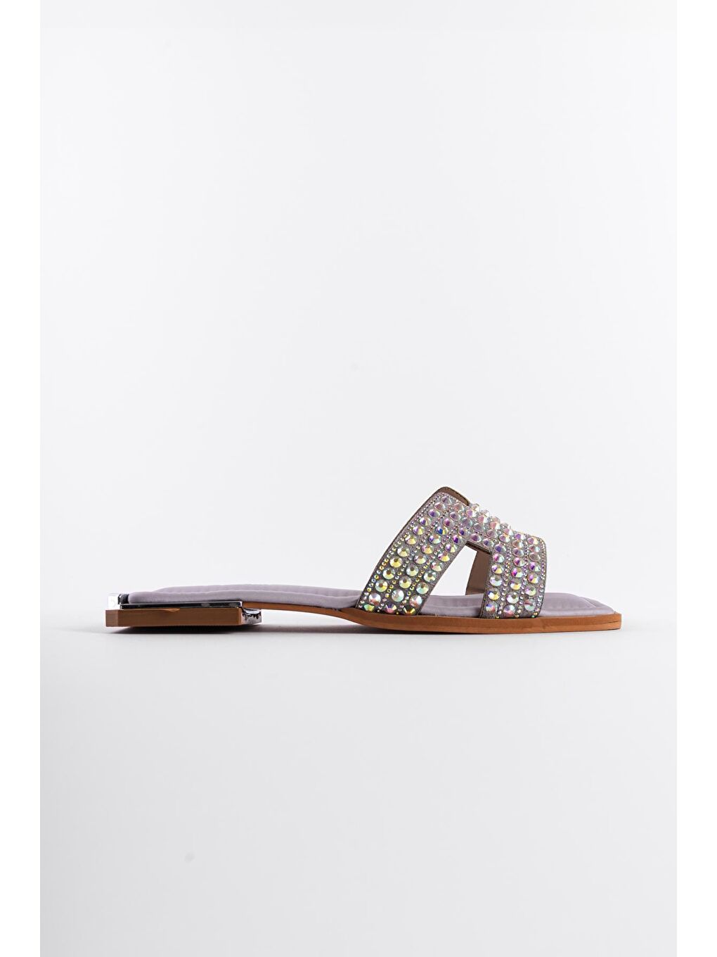 Gri Küt Burunlu Taşlı Bantlı Metal Topuk Detaylı Saten Kadın Terlik-1