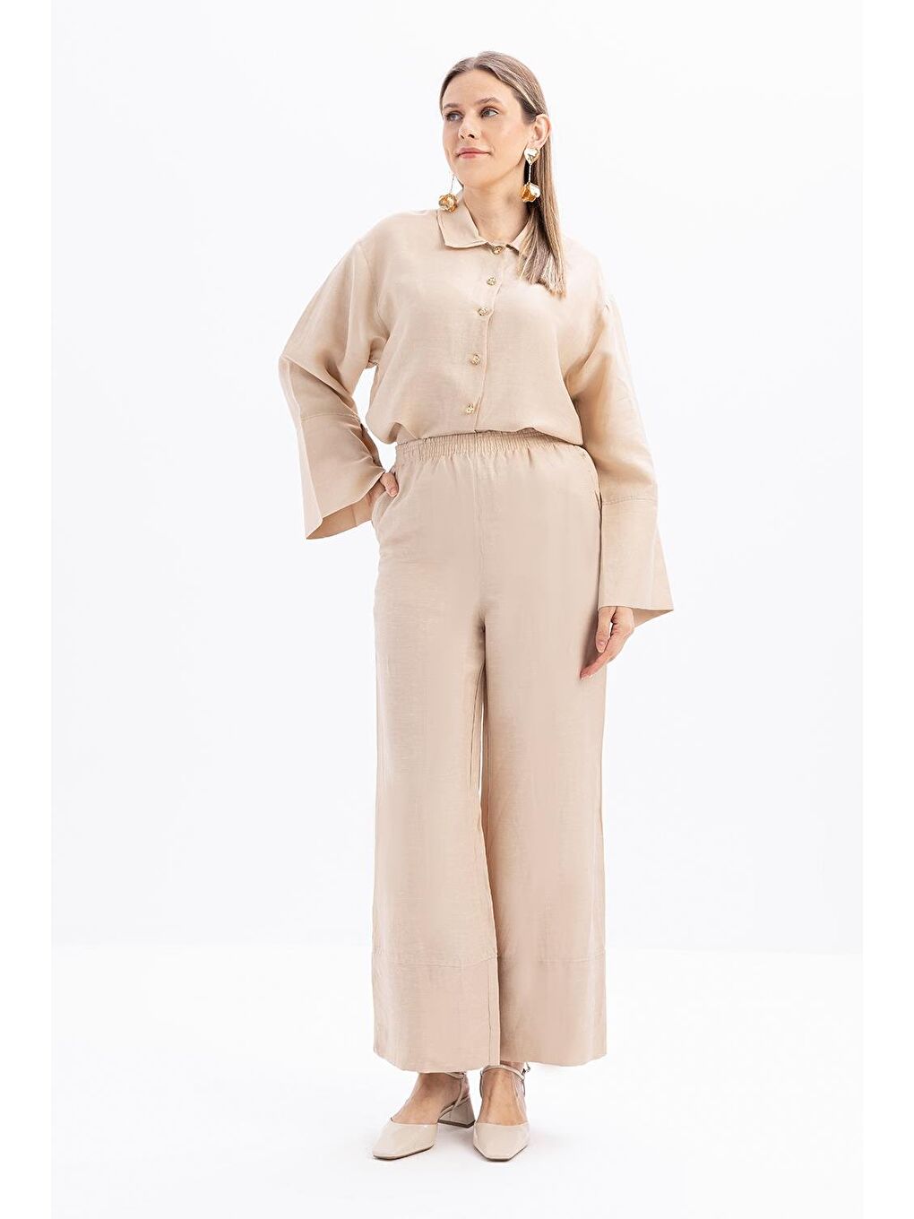 Bej-Geniş Katlamalı Yırtmaçlı Keten Pantolonlu Takım-4