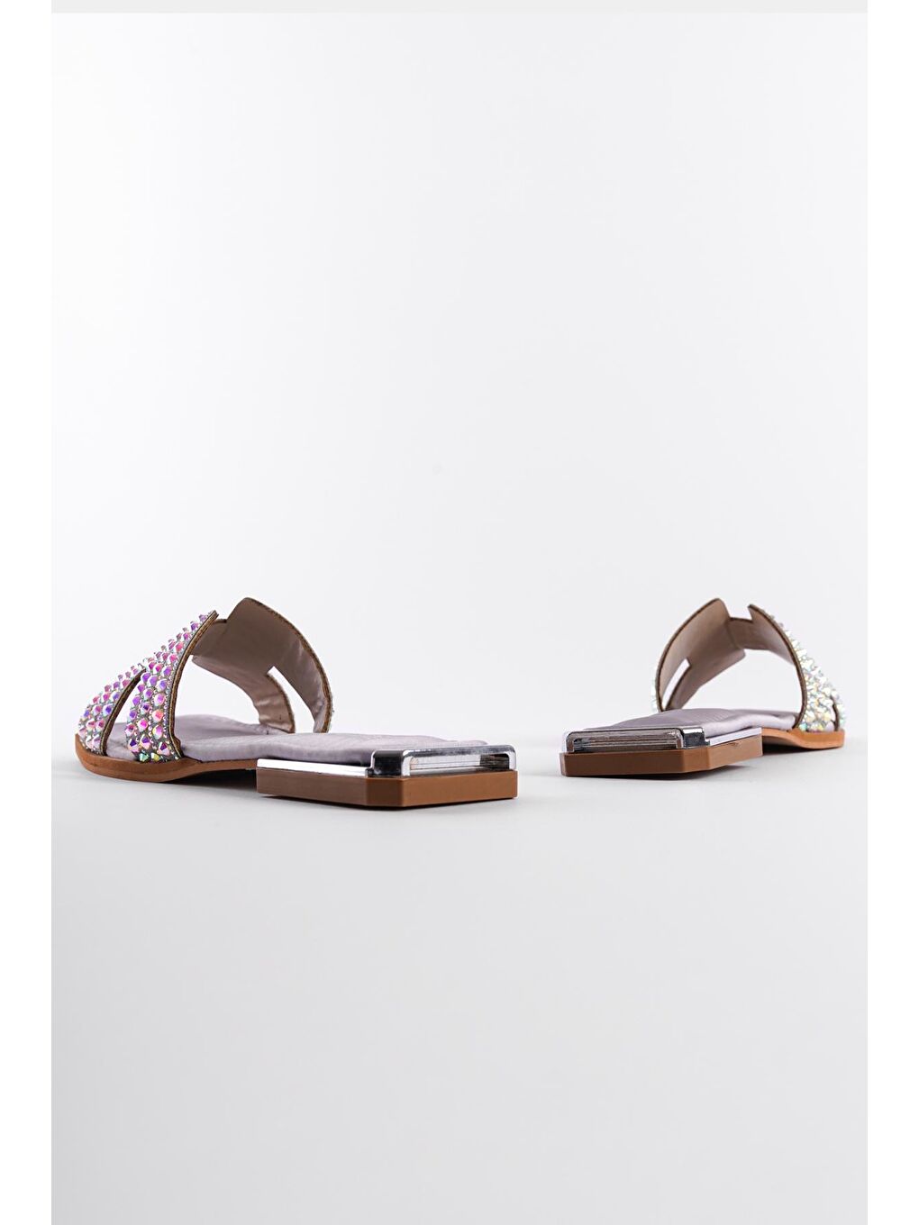 Gri Küt Burunlu Taşlı Bantlı Metal Topuk Detaylı Saten Kadın Terlik-2