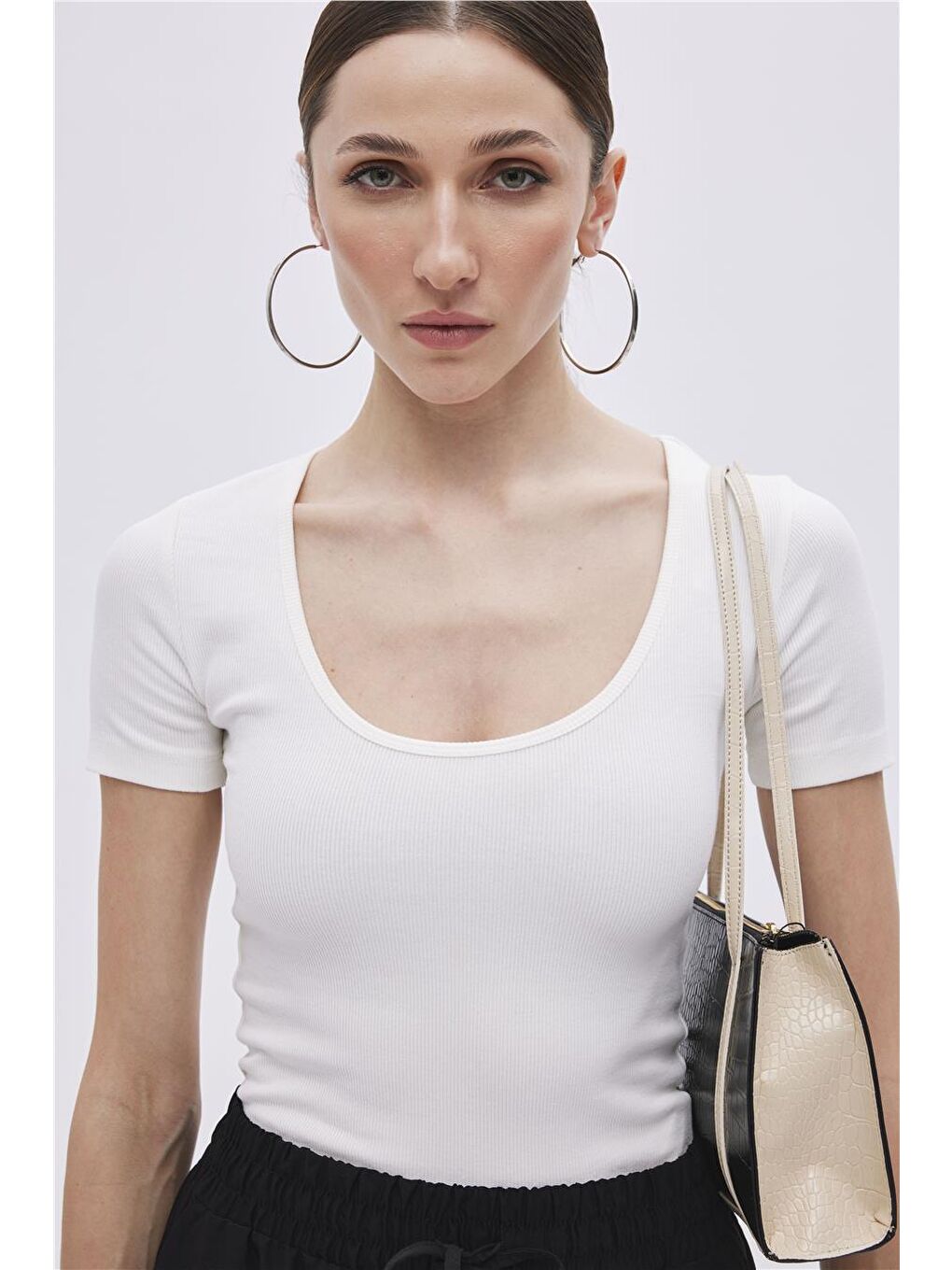 Ekru Fitilli Kısa Kollu Bluz