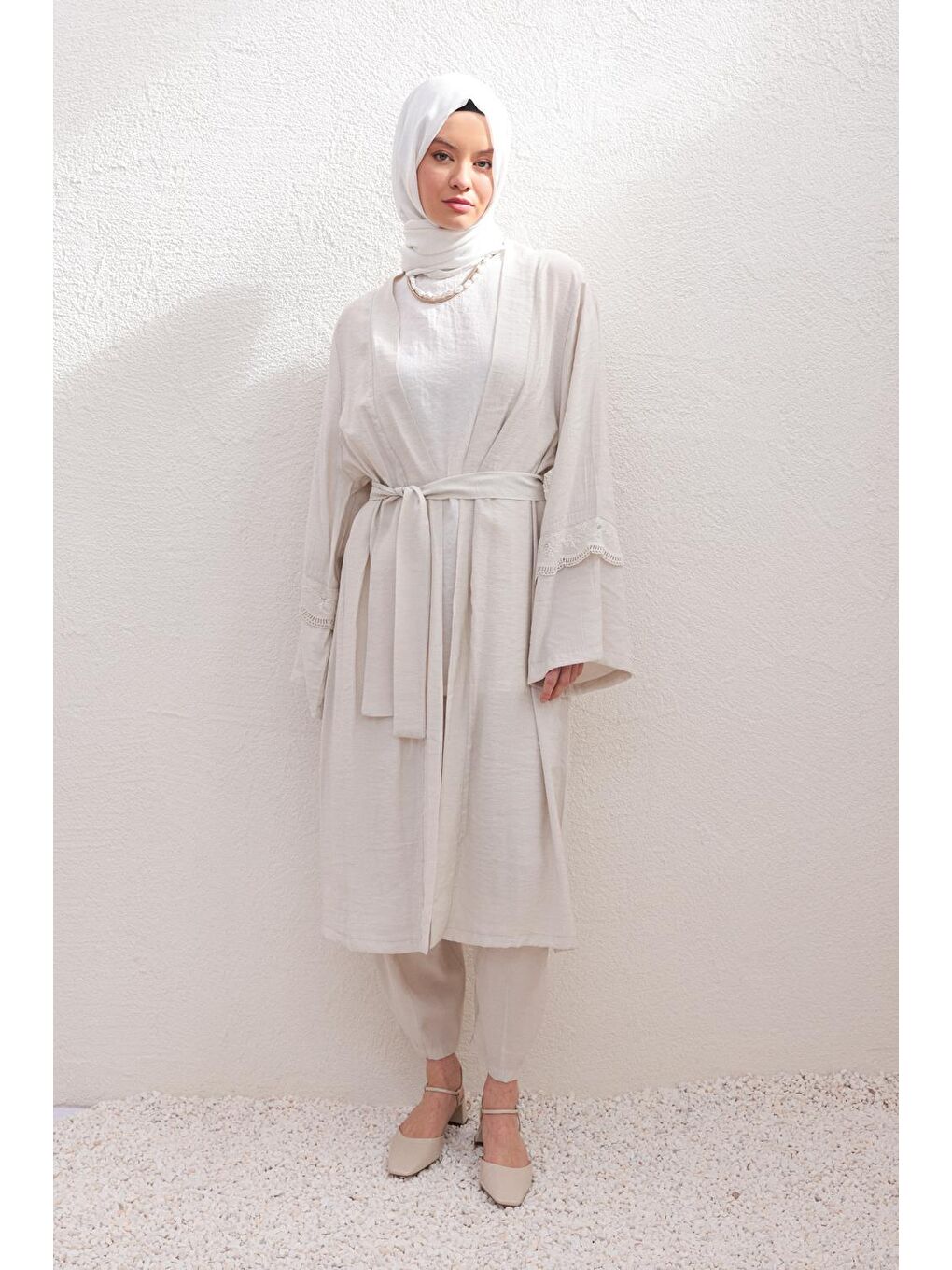 Bej Taş-Kolu Fisto Detaylı Modal Pantolonlu Takım