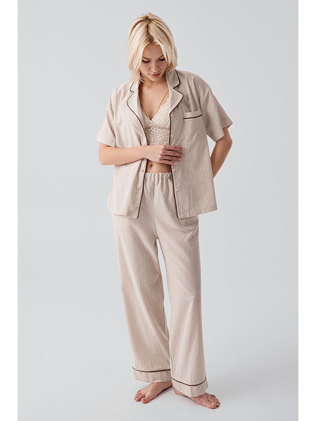 Bej Kısa Kollu Düğmeli Çizgili Dokuma %100 Pamuk Pijama Takım 19208-2