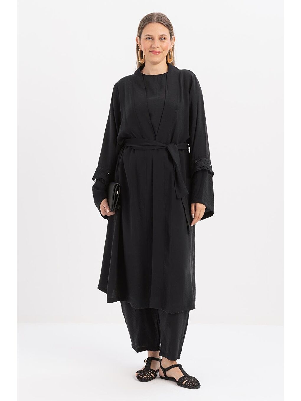 Siyah-Kolu Fisto Detaylı Modal Pantolonlu Takım-1