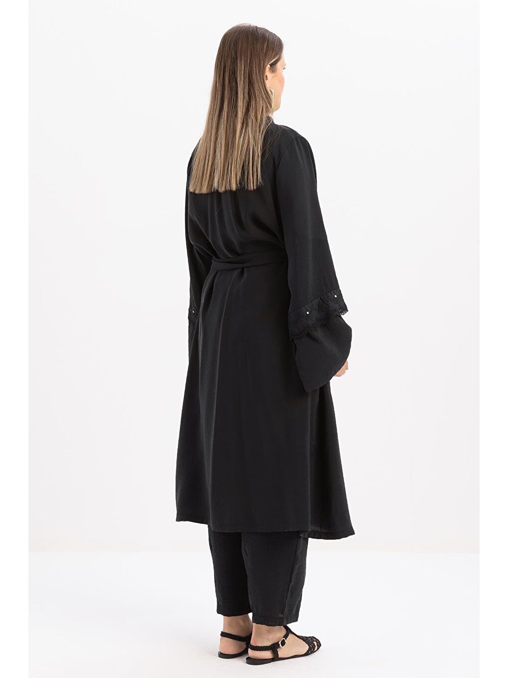 Siyah-Kolu Fisto Detaylı Modal Pantolonlu Takım-3