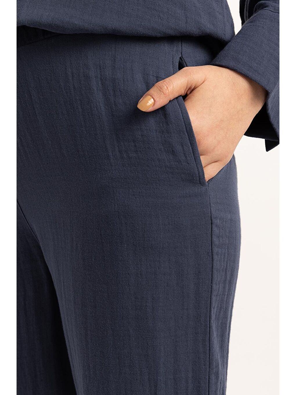 İndigo-Dikiş Detaylı Müslin Pantolonlu Takım-5