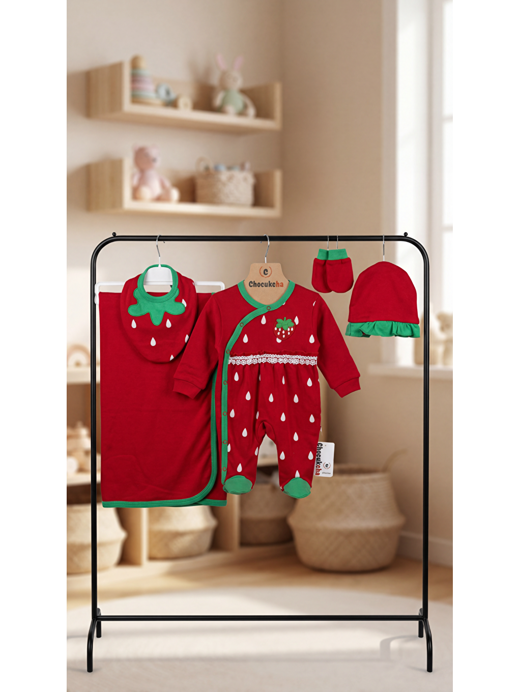 Kırmızı Çilek Desenli 5'Li Kız Bebek Yenidoğan Takımı