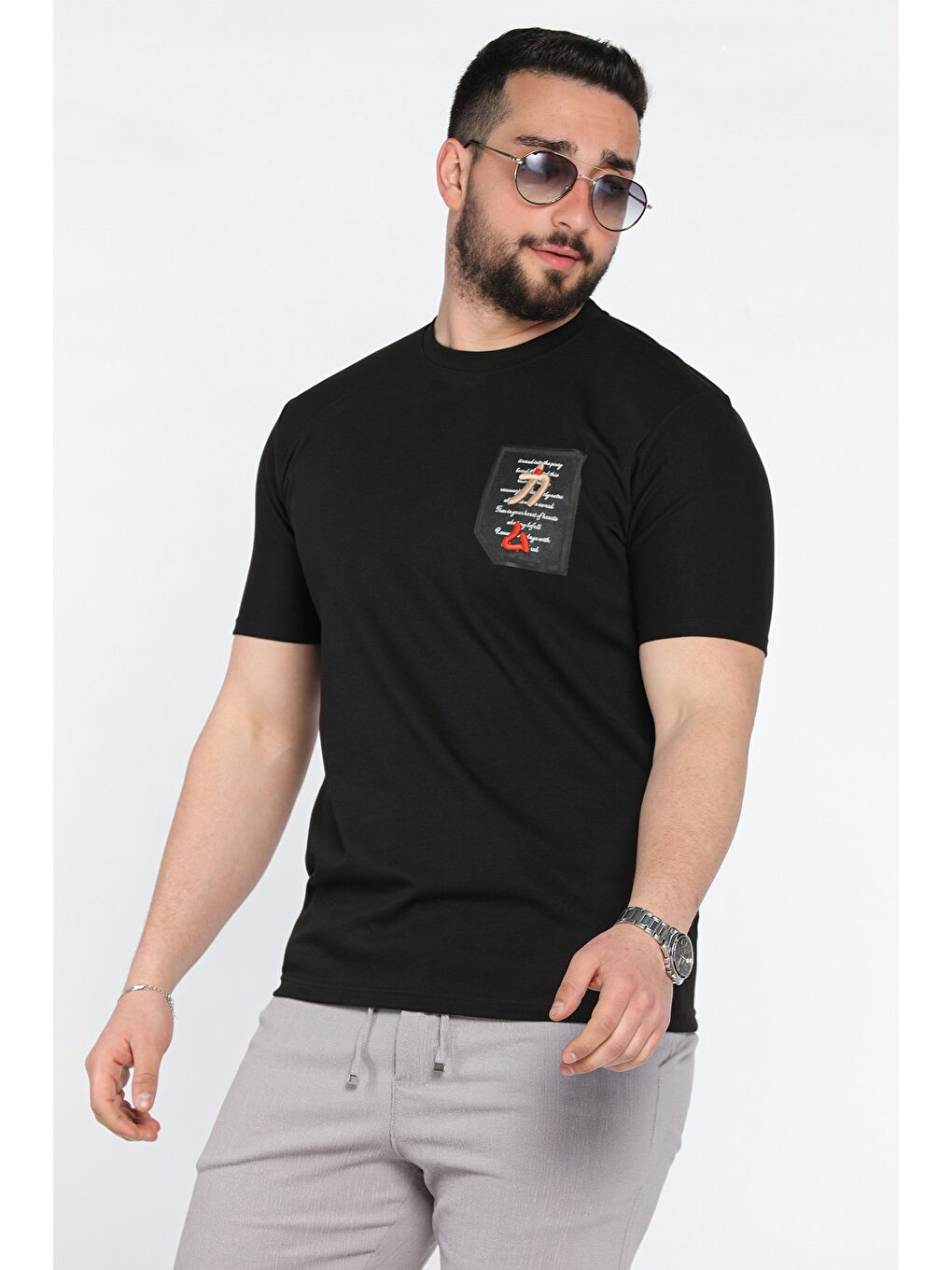 Siyah Bisiklet Yaka Yazı Baskılı Erkek Tişört-1