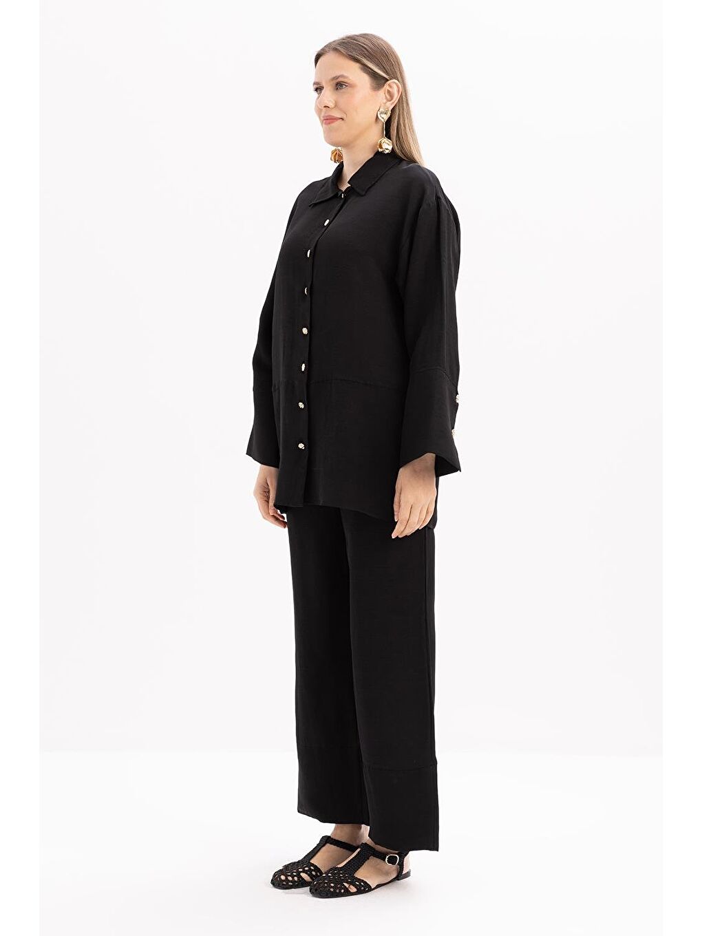 Siyah-Geniş Katlamalı Yırtmaçlı Keten Pantolonlu Takım-2