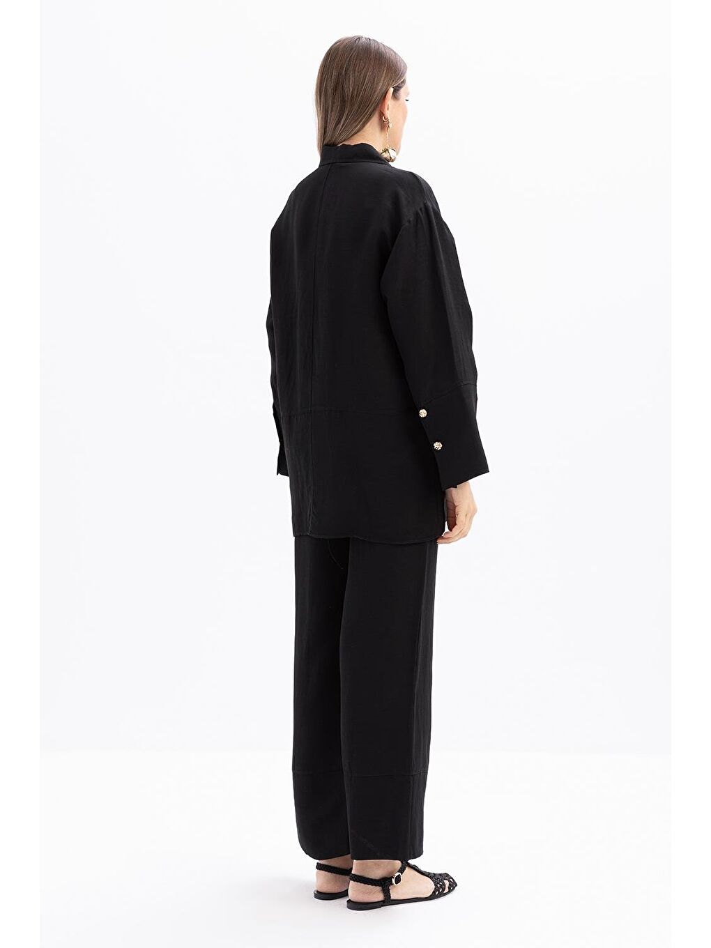 Siyah-Geniş Katlamalı Yırtmaçlı Keten Pantolonlu Takım-3