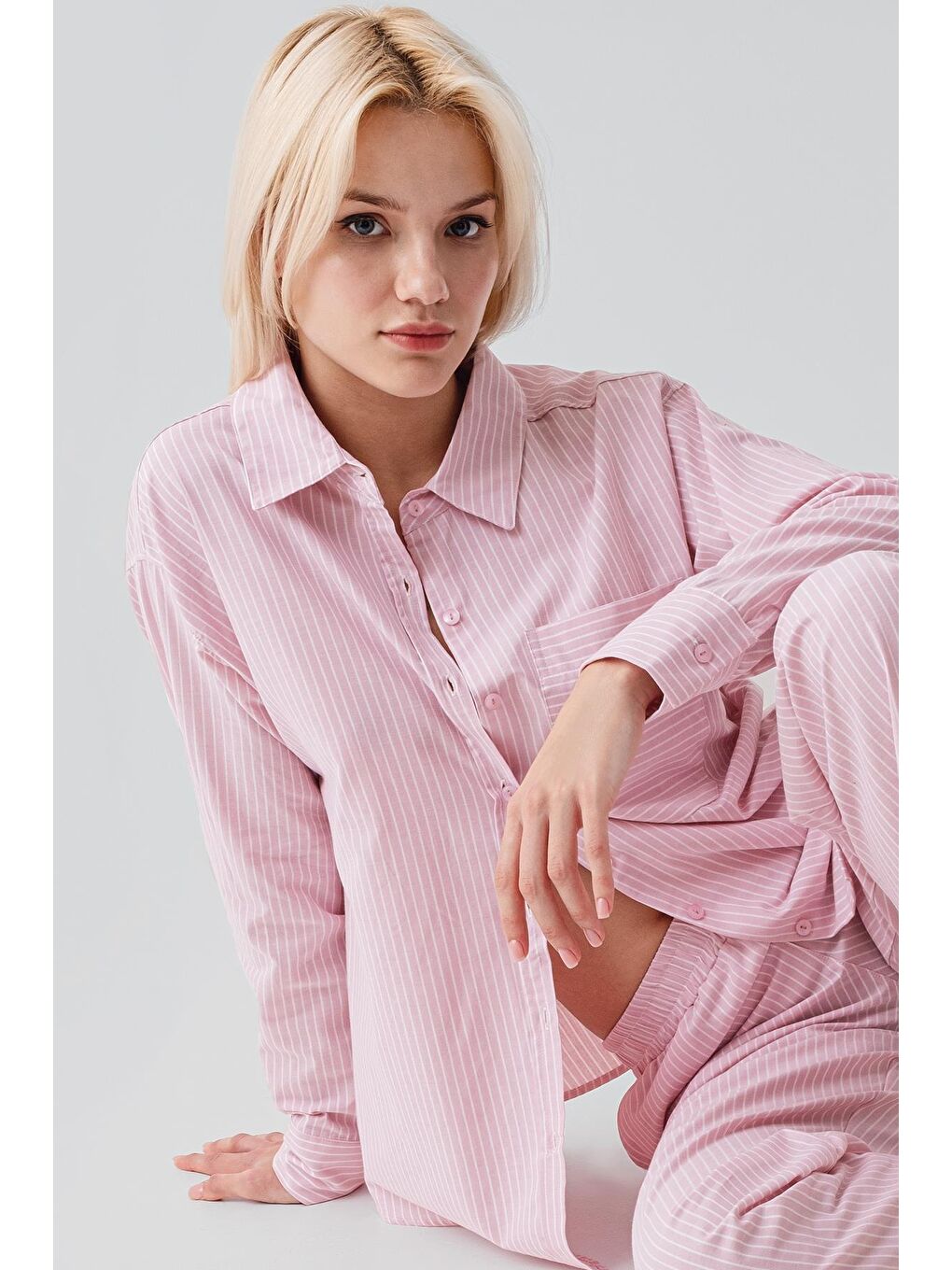 Pembe Uzun Kollu Çizgili Düğmeli Dokuma %100 Pamuk Pijama Takım 19209-7