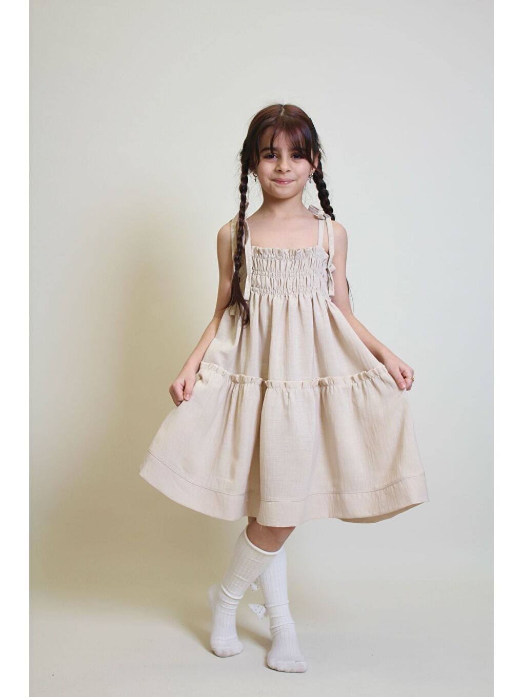 Ekru Kız Çocuk Göğüs Büzgülü Askılı Kollu Keten Elbise 12250