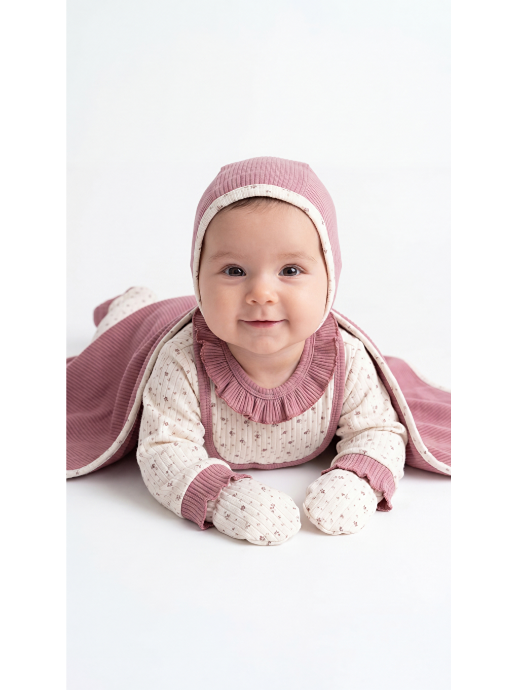 Mürdüm Çiçek Desenli Fırfırlı Bataniyeli 5'Li Kız Bebek Yenidoğan Takımı-3
