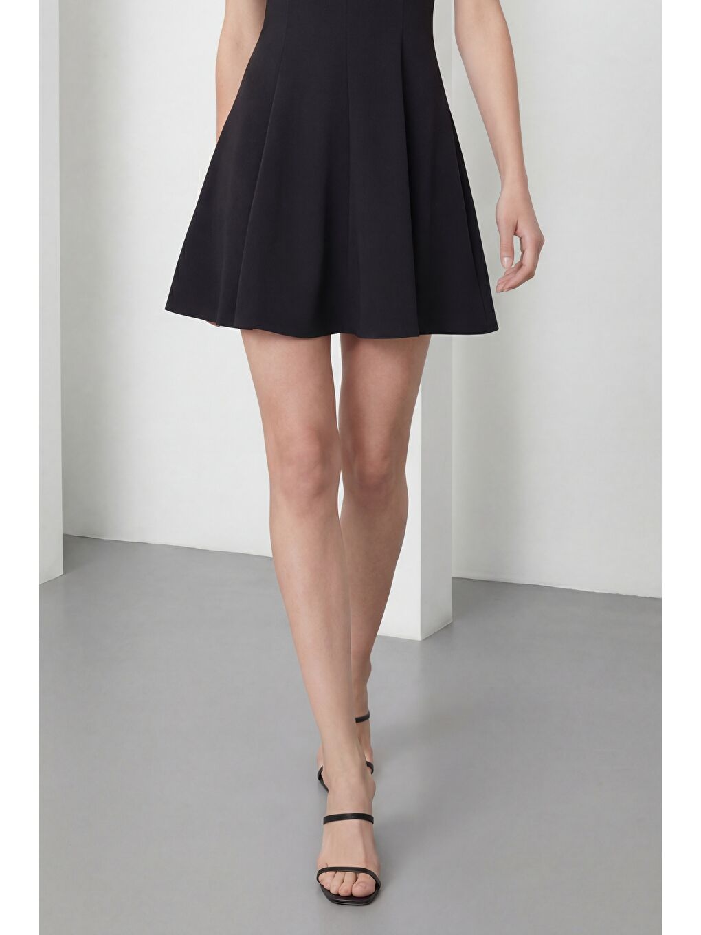 Kadın Siyah Halter Yaka Mini Mezuniyet Abiye Elbise-3